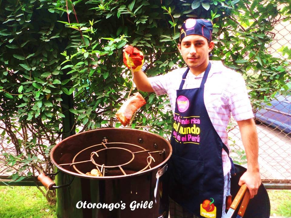 Miguel con cuy a la parrilla
